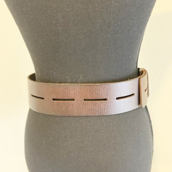 Brown Wide Leather Belt S/M Cabi Classic Dark Brass Metal Adjustable Hip Waist - Picture 2 of 4